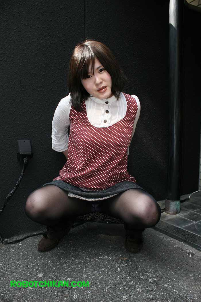 Chubby Japanese MILF Maiko Umeki in pantyhose Outdoors